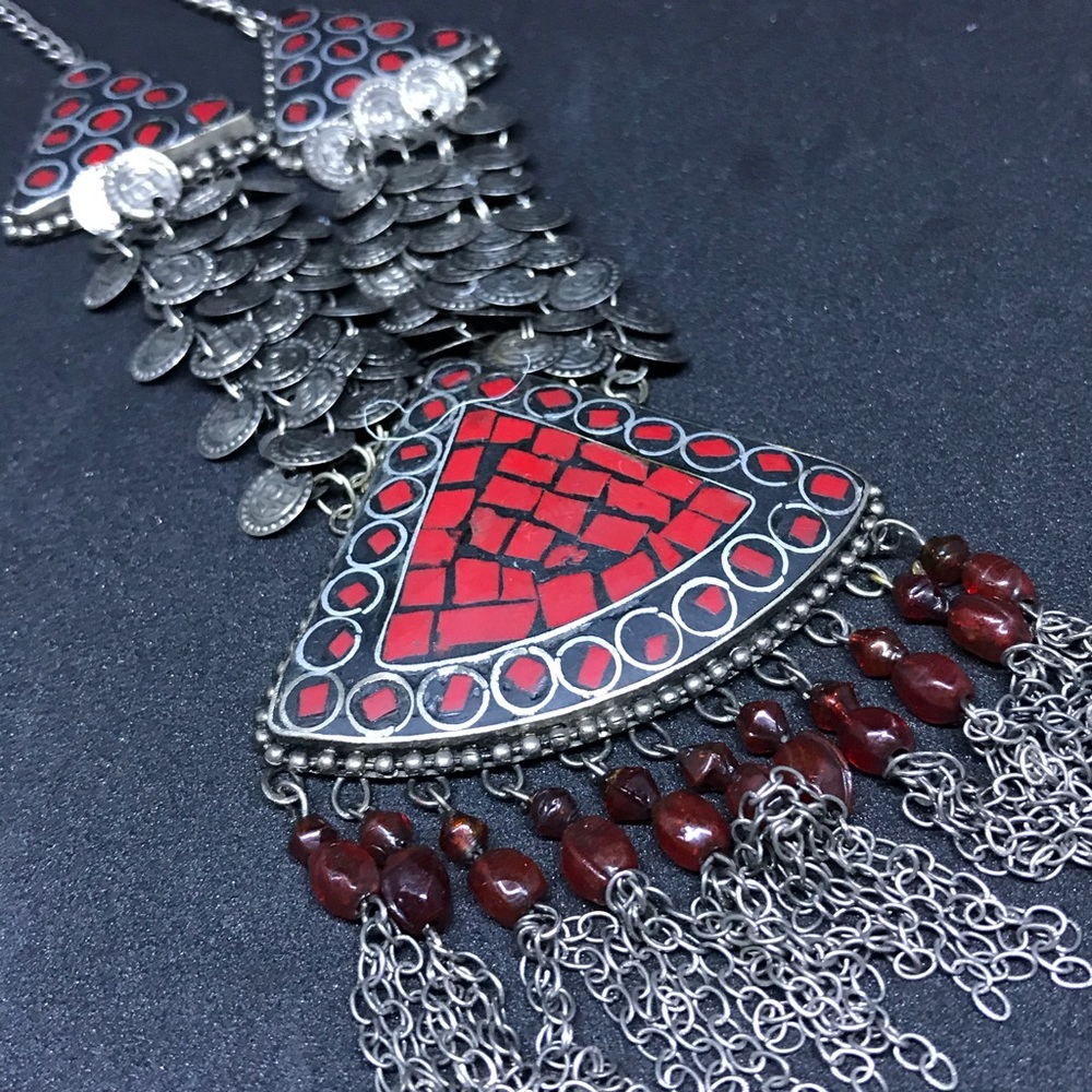 UNIQUE VINTAGE NECKLACE
